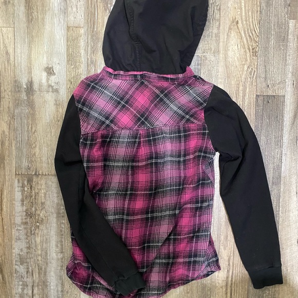 Button up flannel, gently used - Picture 4 of 4